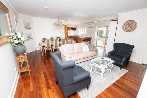 Roselawn Entertainer Large & Luxurious, Sleeps 12