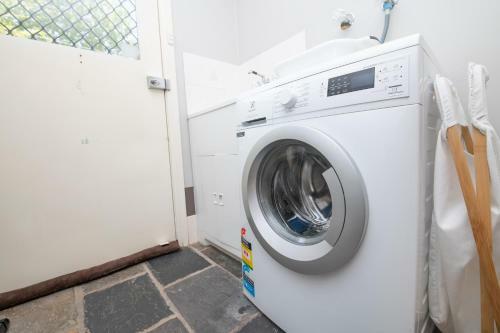 Villa Dora Street Central, Cosy & Convenient