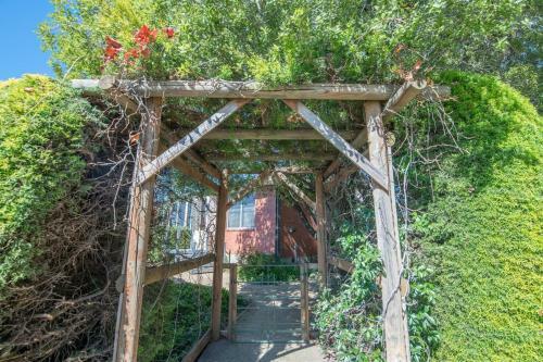 Sweet Caroline Sunny & Spacious Sleeps 6