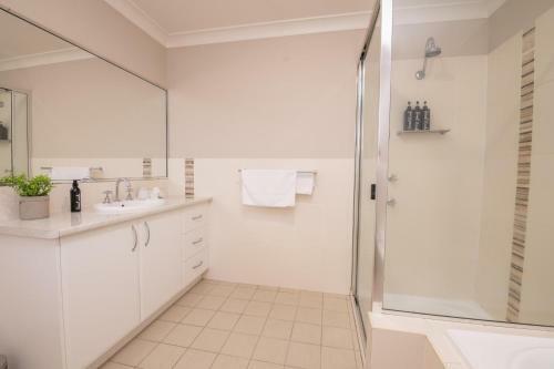 Wonderful Windred Modern, Comfy, Quiet