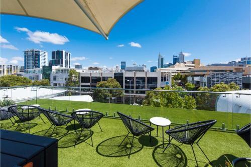 Boho Room In The City - Remarkable Rooftop