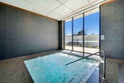 Modern 1-bed Apartment With Parking, Pool And Gym
