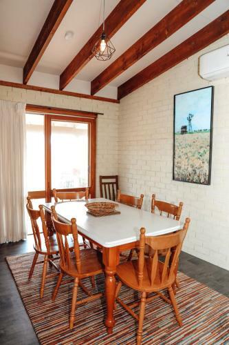 Banksia Beach House