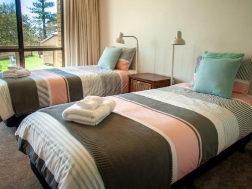 Perfectly Positioned Beachfront Apartment - Unit 6