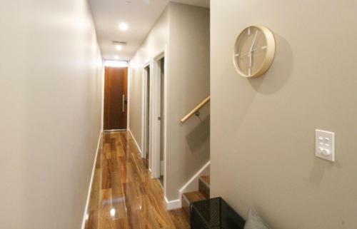 Evolve Near Adelaide Cbd - Netflix / Wine / Lock Up Garage!