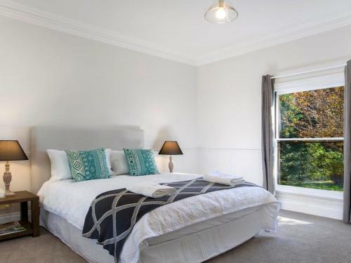 Sutton Downs - Renovated Country Home On 100 Acres