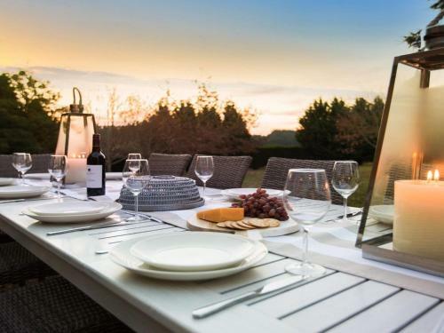 Sutton Downs - Renovated Country Home On 100 Acres