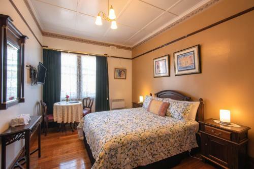 The Postmaster Inn Bed And Breakfast