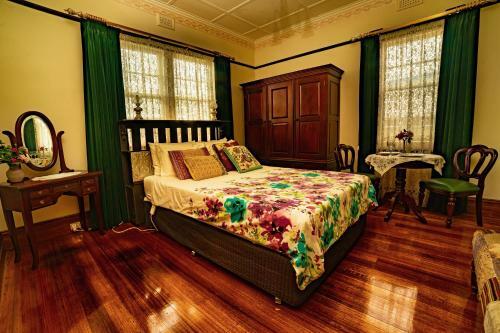 The Postmaster Inn Bed And Breakfast