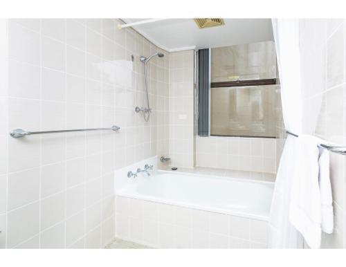 Apartamento Bright, Modern Studio Steps From The Action
