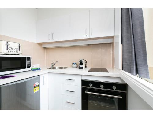 Apartamento Bright, Modern Studio Steps From The Action