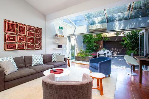 Striking Open Plan Home In Quiet Inner-city Area