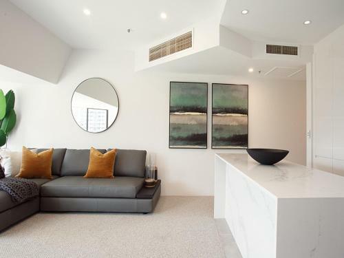 The Hydeaway-luxe Hyde Park City Apartment-hosted By Labode Accommodation
