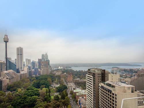 The Hydeaway-luxe Hyde Park City Apartment-hosted By Labode Accommodation