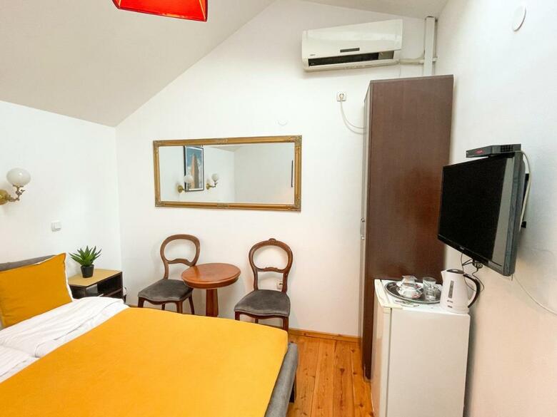 Hostal The Only One Suites