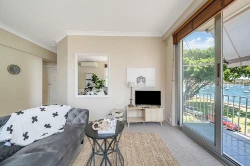 Stunning Harbourside Apartment // Close To Cbd