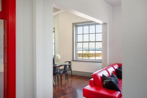 Spacious And Contemporary Manly Wharf-side Apartment