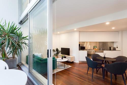 Refined Apartment Close To Nightlife, Restaurants With Car Space