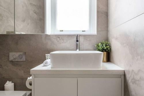 Luxury Escape, In Bellevue Hill Apartment