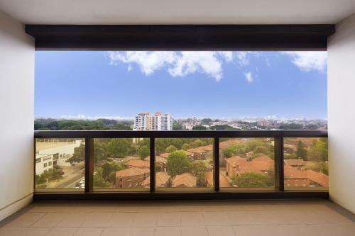 Light-filled Designer Apartment With Amazing Views