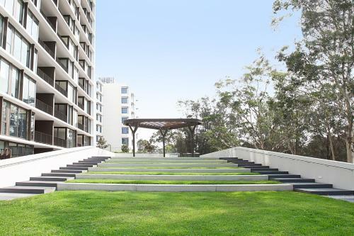 Designer Apartment With Balcony In Quiet Suburb