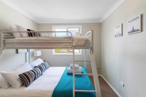 Relaxed Coastal Getaway // Moments To Waterfront