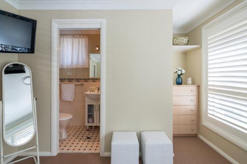 Relaxed Coastal Getaway // Moments To Waterfront