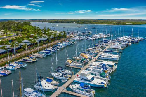 Hotel Tin Can Bay Marina Villas