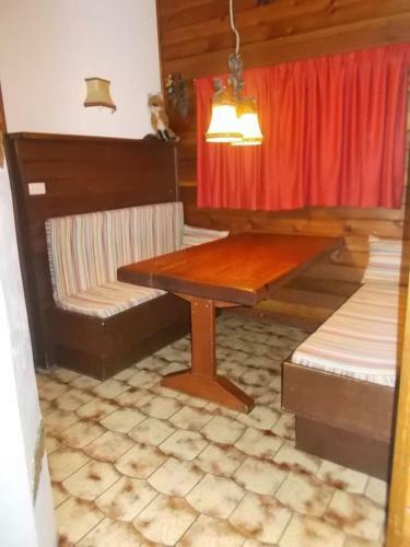 Retro 2 Bedroom Apartment