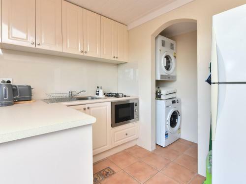 Wangi Waterfront Delight Estate - Waterfront Reserve Home
