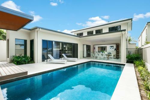 Esprit 10 Luxury Retreat