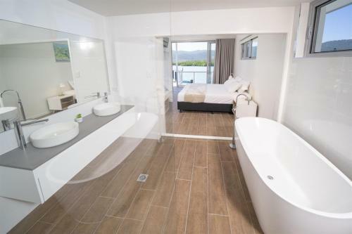 Hotel Harbour Cove