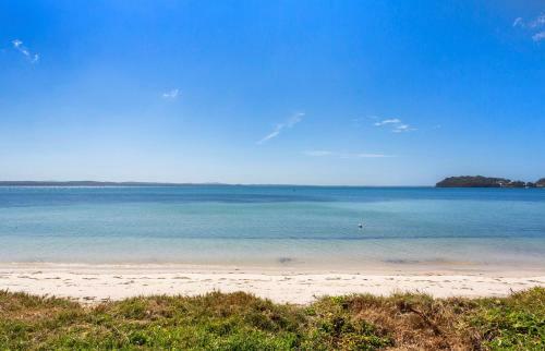Paradise Beach House - Waterfront With Heated Pool