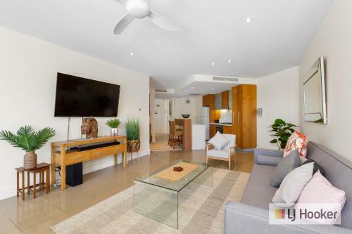 Cotton Beach 85 - Private Mid Floor Apartment
