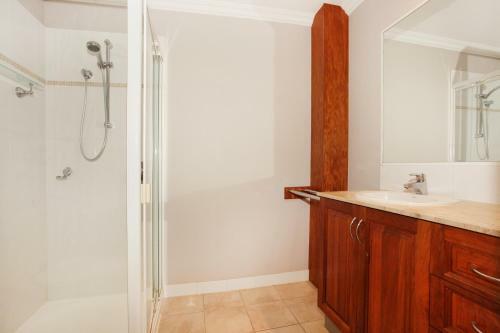 Oomoo 27 - Four Bedroom Townhouse - Close To Beaches!
