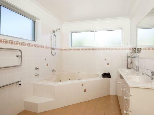 Oceanview I Pet Friendly I 10 Mins Walk To Beach