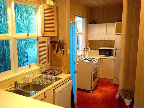 Wisteria Cottage On The Lagoon/beach