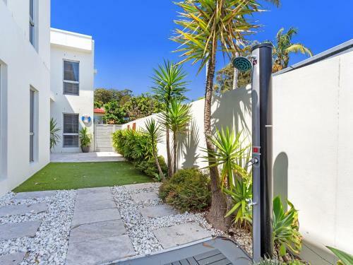 Living The Dream @ Corlette