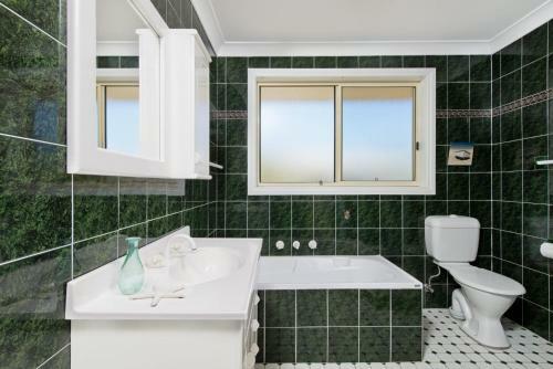 Seascape - An Enticing Lakeside Escape