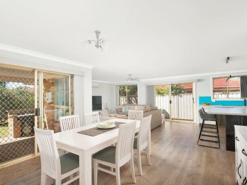 Villa Pebbles By The Beach At Fingal Bay