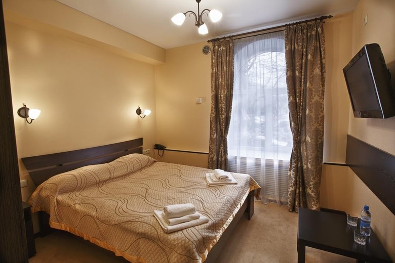 Adam Hotel