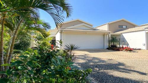 Villa Sapphire Blue