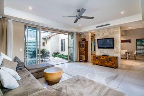 Villa Resort Living With Private Pool Sleeps 8