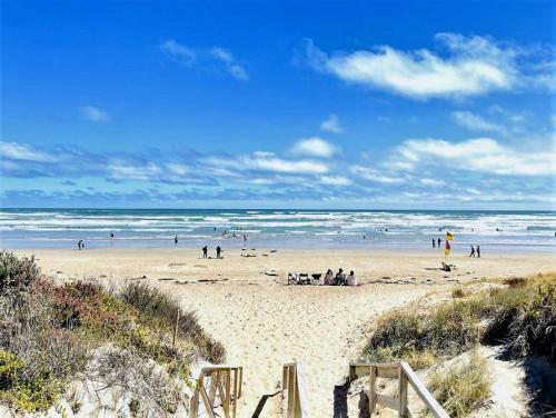 Unwind @ Goolwa Beach House - Pet Friendly