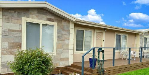 Unwind @ Goolwa Beach House - Pet Friendly