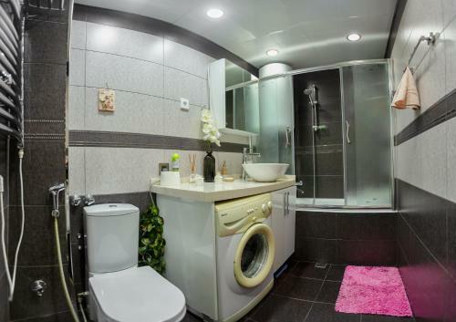 Azneft Square Flame Towers View Apartment