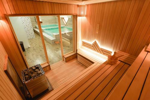 Hotel Mariana Trench