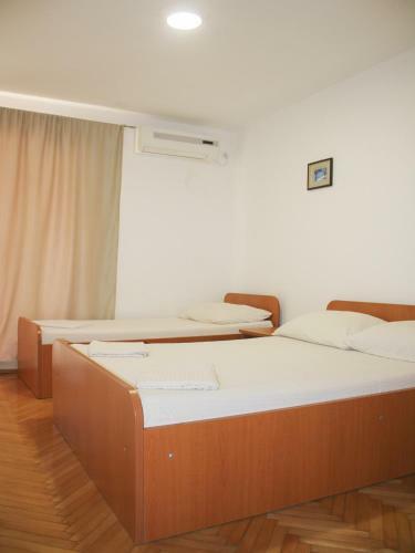 Hostal Apartments And Rooms Mato
