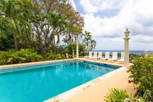 Holders Villa Sleeps 8 With Pool And Air Con