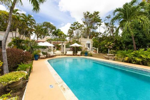 Holders Villa Sleeps 8 With Pool And Air Con